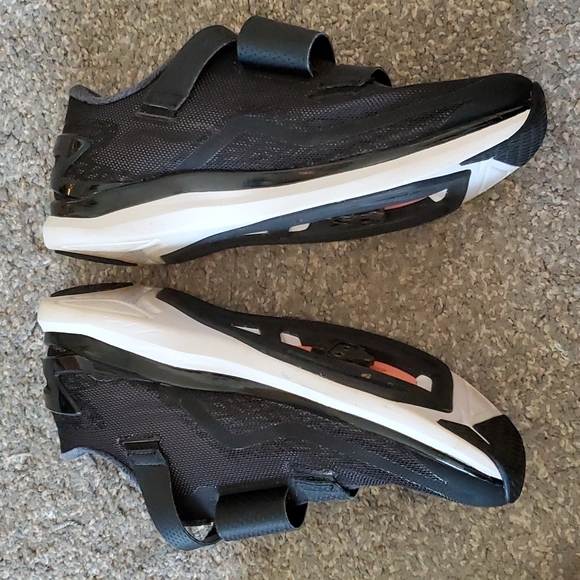 New Balance WX09BK Women's Cycle Shoes - Picture 2 of 4